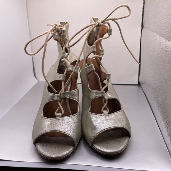 BP silver Stacked Heel Lace Ups! Size 6 - Picture 2 of 6